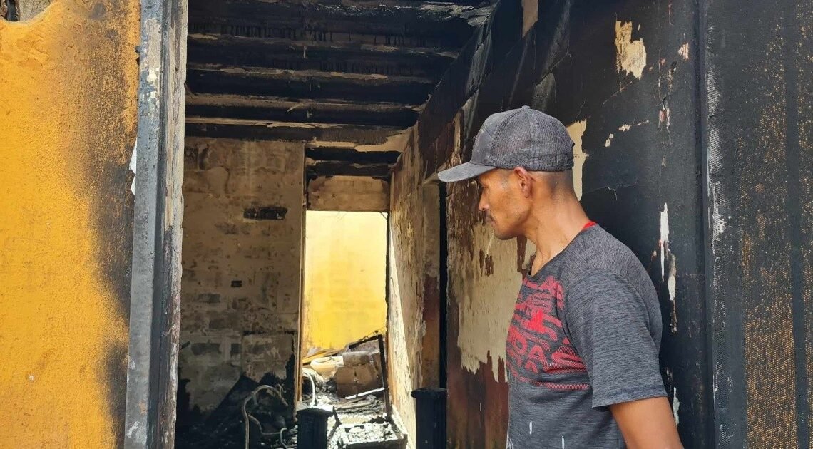 Incendio consume vivienda en la colonia Puerta Real de Hermosillo Incendio consume vivienda en la colonia Puerta Real de Hermosillo