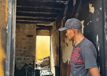 Incendio consume vivienda en la colonia Puerta Real de Hermosillo