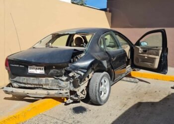 Buscan a conductor que provocó un choque, dejando a un peatón herido en bulevar Solidaridad