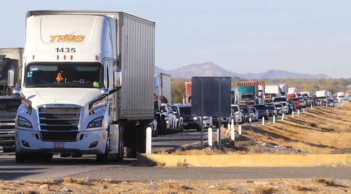 Repunta flujo carretero por los paisanos