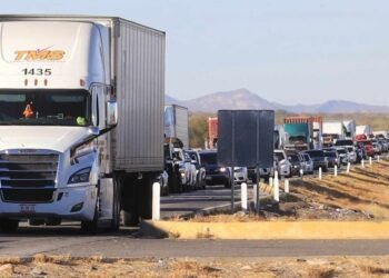 Repunta flujo carretero por los paisanos