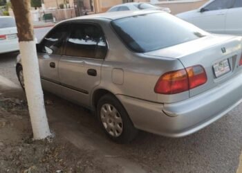 Roban su automóvil afuera de Clínica 14 del IMSS; pide ayuda para recuperarlo