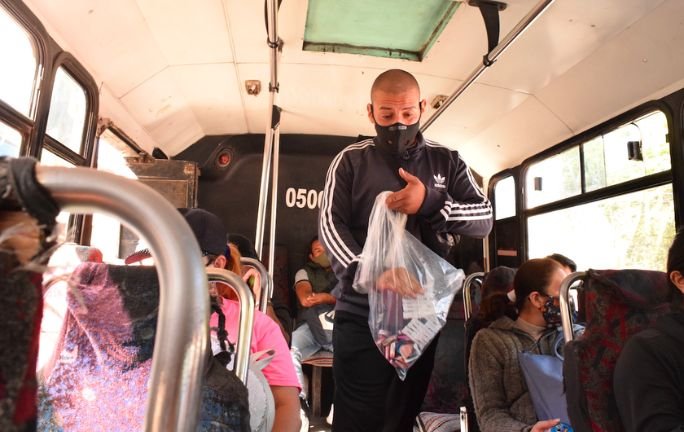 Alerta en transporte: vendedores de dulces se vuelven amenazas Alerta en transporte: vendedores de dulces se vuelven amenazas