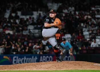 Naranjeros triunfan sobre Tomateros en el Clásico de LMP