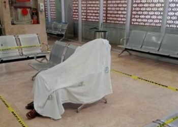 Hombre de 80 años muere en sala de hospital