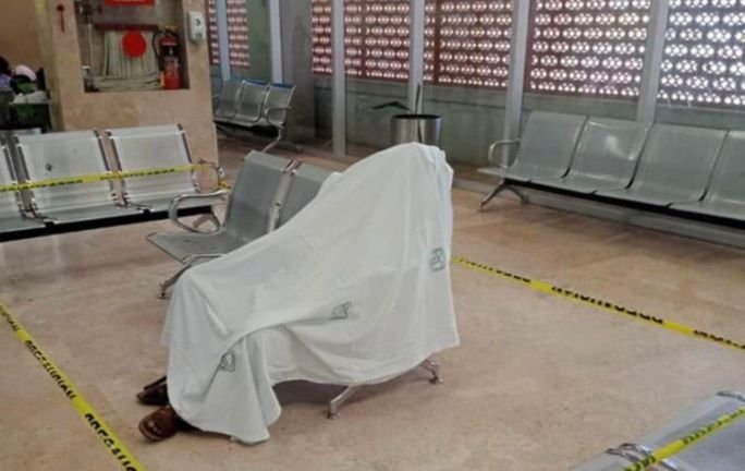 Hombre de 80 años muere en sala de hospital Hombre de 80 años muere en sala de hospital