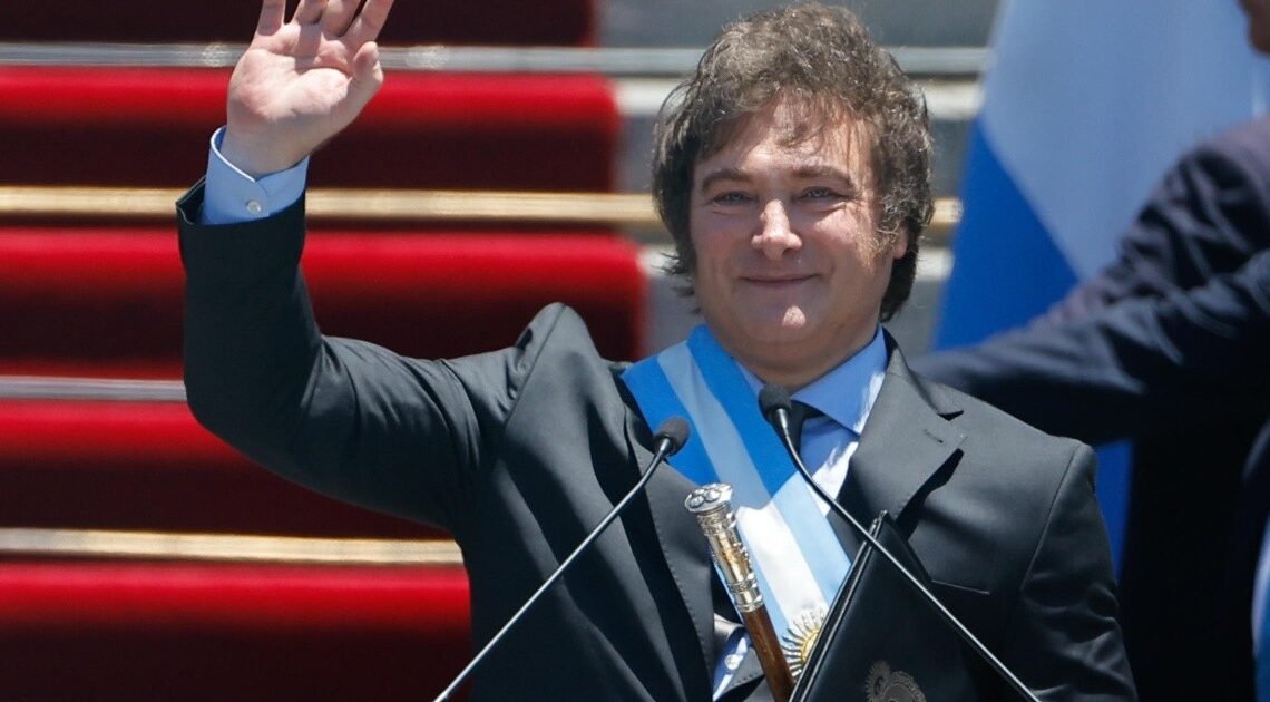 AMLO se lanza contra política privatizadora del presidente Javier Milei en Argentina