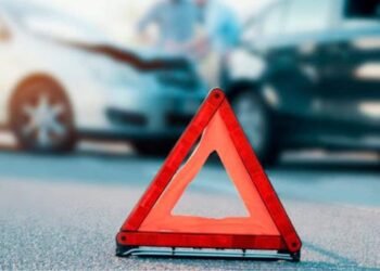 Accidente vial deja a menor de edad lesionado