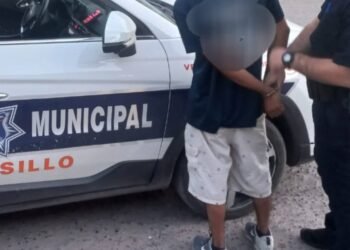 Intenta evadir a policías y le descubren droga en Hermosillo