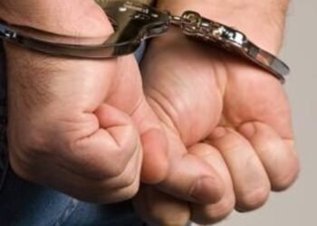 Capturan a conductor a alta velocidad con cinco paquetes de marihuana en colonia Ley 57