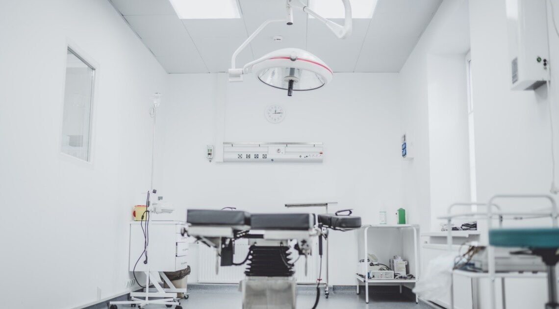 Negligencia en IMSS de Veracruz provocó que una mujer perdiera a su bebé y le extirparan el útero