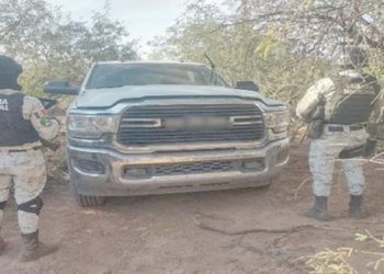 Hallan camioneta con más de seis mil balas para fusil en Átil