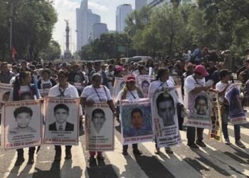 Darán acceso a archivos sobre Ayotzinapa a familiares de normalistas