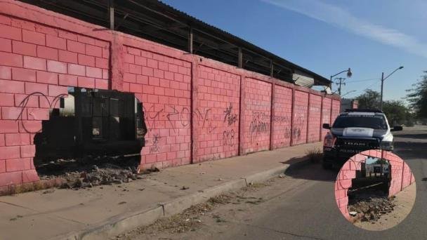 Una persona deja boquete en una barda y se da a la fuga Una persona deja boquete en una barda y se da a la fuga