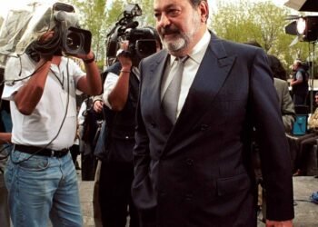 Carlos Slim, el hombre más rico de México, supera los 100 mil millones de dólares por primera vez