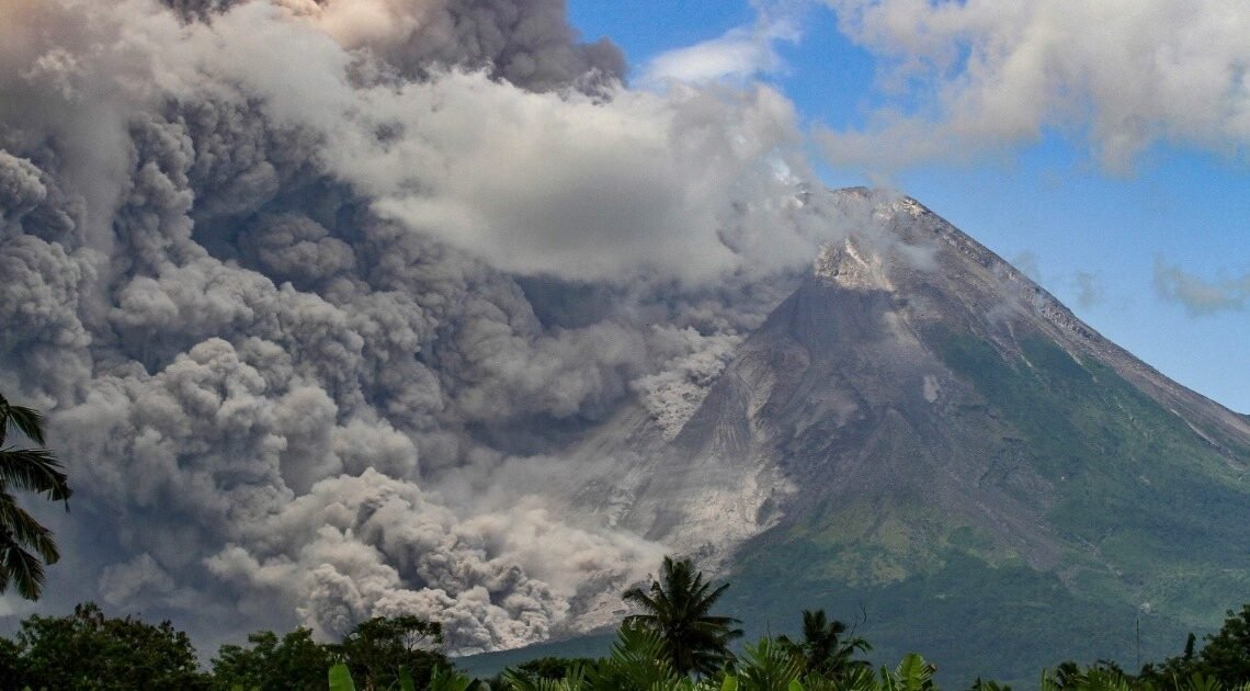 Once senderistas arrasados por volcán | Noticias de México