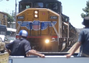 Estados Unidos reabre cruces ferroviarios tras 5 días; reportan pérdidas de 580 mdd