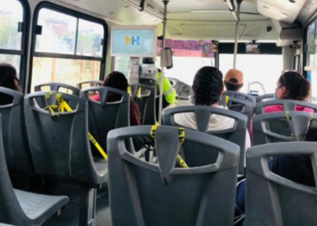Piden adecuar unidades de transporte para adultos mayores