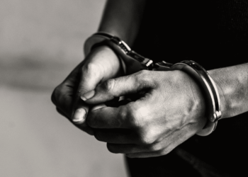 Policía de Hermosillo detiene a sospechoso con 7 envoltorios de narcóticos en Villa Verde
