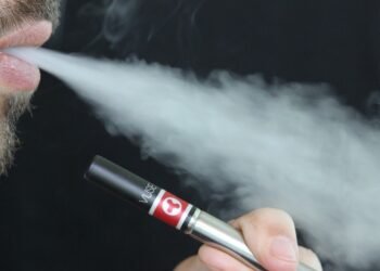 AMLO anuncia que enviará iniciativa para prohibir venta de vapeadores en México: “Les acaba el sistema respiratorio a los jóvenes”, afirma