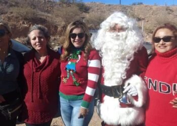 Entregan mas de 300 regalos a niños del basuron