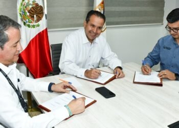 Hermosillo: Acuerdan Antonio Astiazarán y Sindicato de Bomberos  convenio con beneficios económicos y laborales