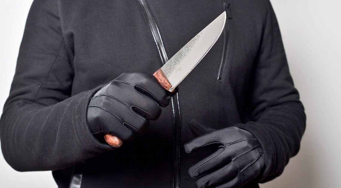 Conflicto familiar: Hombre herido con machete por la pareja de su madre en Hermosillo