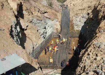 Derrumbe de nueva carretera federal deja trabajador muerto y seis lesionados en Hidalgo