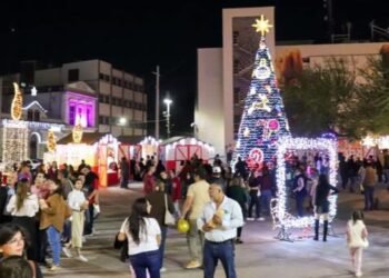Inauguran Villa Navideña en la plaza Alonso Vidal