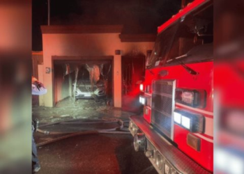Cohete provoca incendio en domicilio y dos mujeres resultan lesionadas