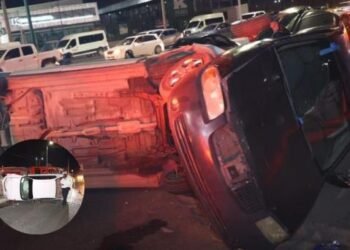 Accidente termina en dos vehículos volcados en colonia Las Lomas y Perisur