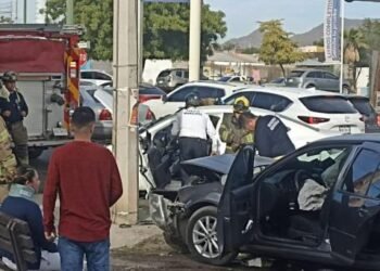 Aparatoso accidente en colonia Ley 57 por un corte de circulación