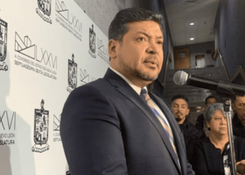 Luis Orozco analiza si acudirá a Palacio para asumir como gobernador