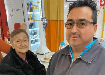 María de los Ángeles y su tradición familiar de desayunar en el Mercado Municipal de Hermosillo