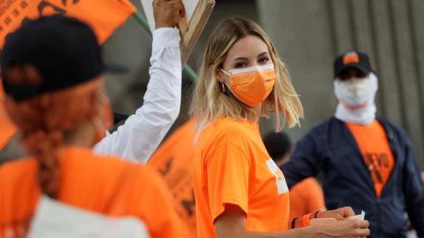 Mariana Rodríguez se registra con MC por la alcaldía a Monterrey Mariana Rodríguez se registra con MC por la alcaldía a Monterrey