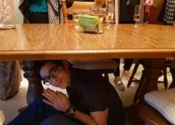 ¿Qué significa meterse debajo de la mesa en Año Nuevo?