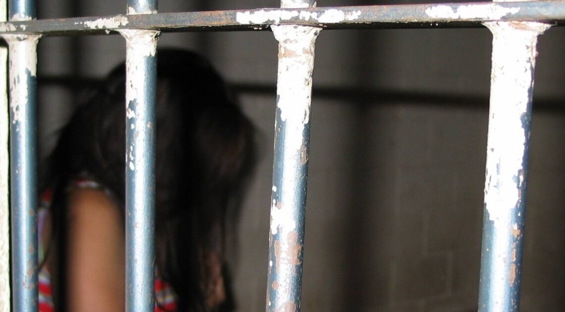 Mujer arrestada con 16 paquetes de “crystal” en Hermosillo
