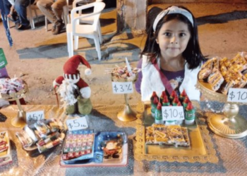 Nicole recauda fondos en las fiestas patronales para su cumpleaños