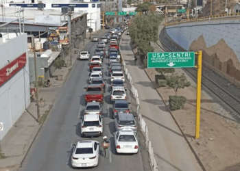 Aumenta flujo vehicular en Nogales por temporada decembrina