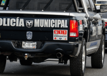 Hermosillo: Policías ayudan a niño de 3 años que convulsionaba y vomitaba en Villa Verde
