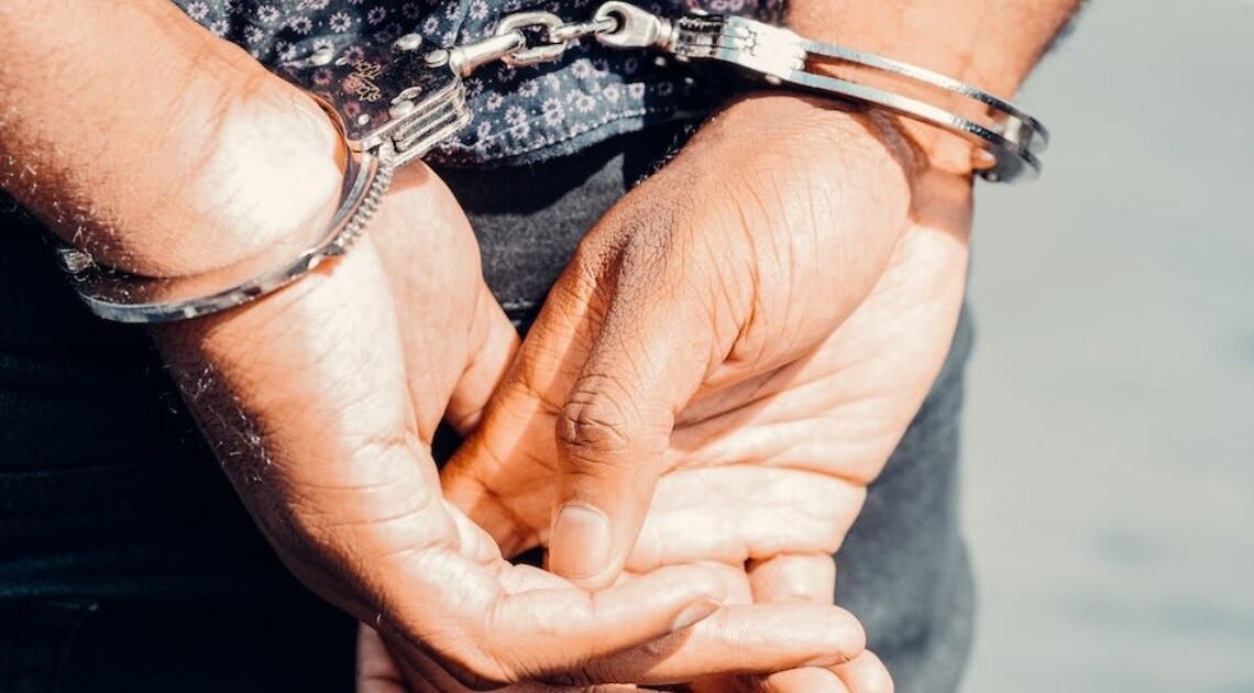 Hombre es detenido tras desconectar cableado eléctrico en parque de la colonia Altares