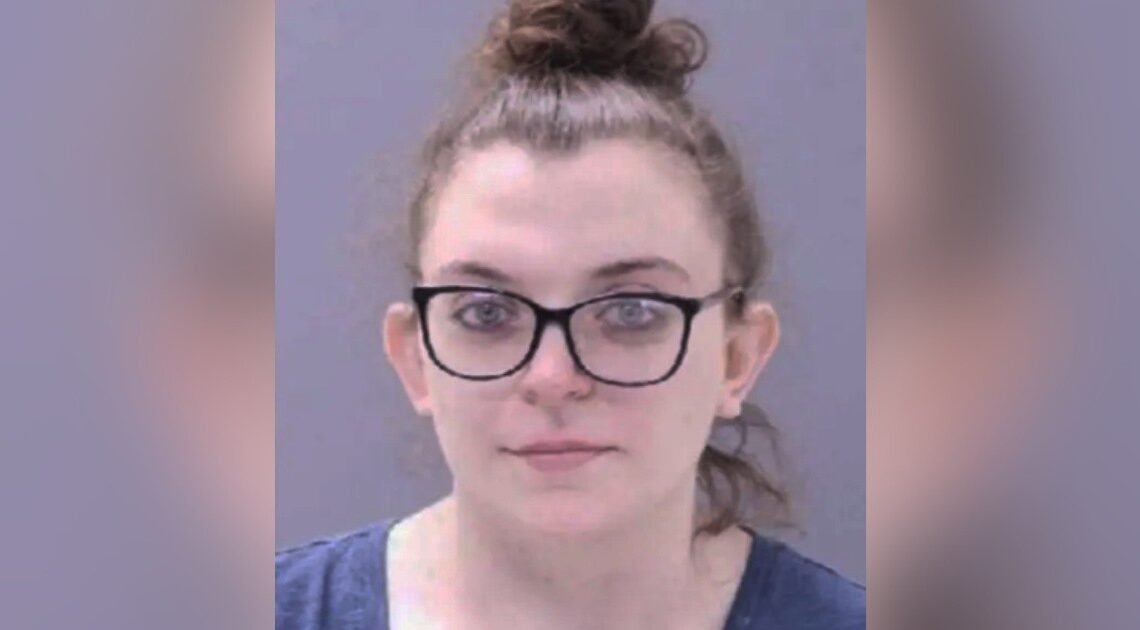 Mujer de NY acusada de matar al bebé de su novio luego de sacudirlo bruscamente mientras le cambiaba el pañal Mujer de NY acusada de matar al bebé de su novio luego de sacudirlo bruscamente mientras le cambiaba el pañal