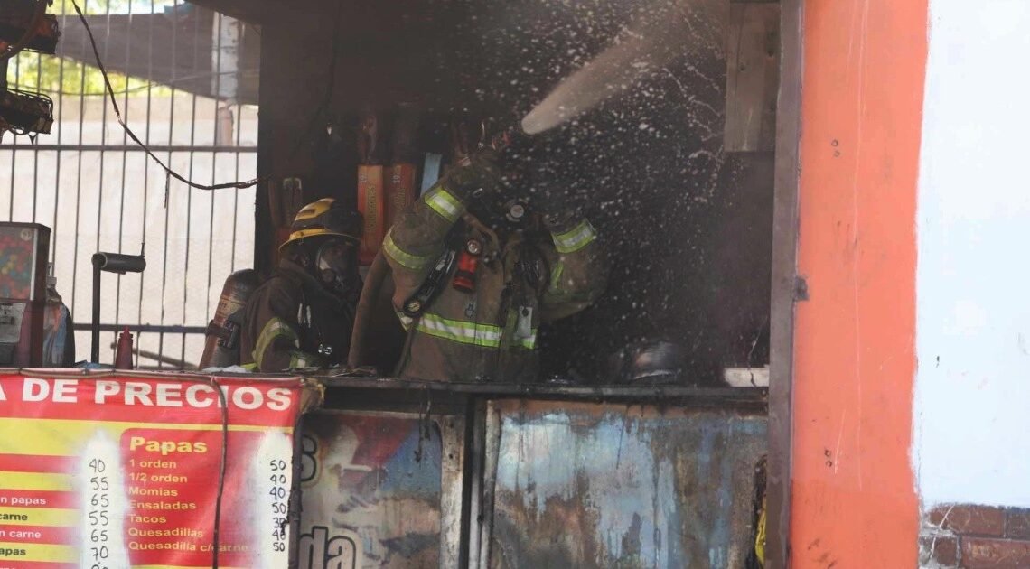 Se incendia negocio de Hot Dogs en la colonia Miguel Hidalgo, en Hermosillo Se incendia negocio de Hot Dogs en la colonia Miguel Hidalgo, en Hermosillo