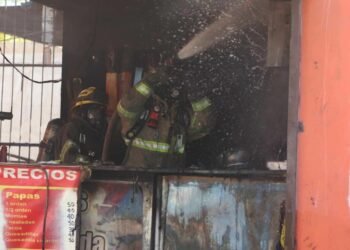 Se incendia negocio de Hot Dogs en la colonia Miguel Hidalgo, en Hermosillo