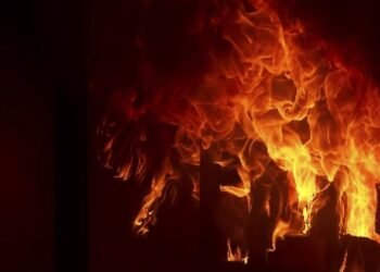 Niño de 3 años murió en un incendio mientras se escondía en una alacena en su casa en Argentina