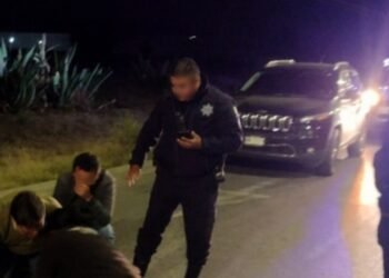 Muere mujer trabajadora de la Comisión de Agua y Alcantarillado al quedarse dormida y caer de vehículo en movimiento en Hidalgo