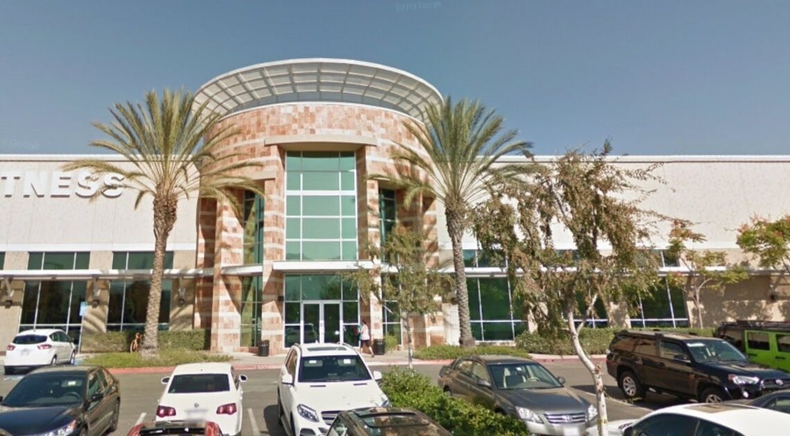 Mujer es asesinada a puñaladas por su pareja en centro comercial de San Diego Mujer es asesinada a puñaladas por su pareja en centro comercial de San Diego