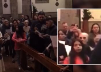 TikTok: ¿Un fantasma? Extraña presencia es captada en video durante evento en una iglesia y desata debates sobrenaturales