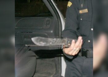 Adelaido “N” es detenido mientras portaba arma prohibida en calles de Bahía de Kino