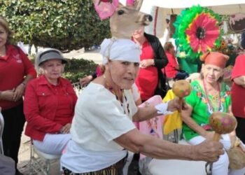 Rosalía Moreno baila con orgullo la ‘Danza del Venado’ a sus 75 años